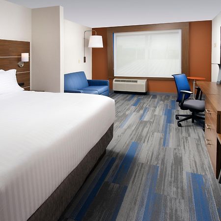 Holiday Inn Express & Suites By Ihg Altoona By Ihg Exterior photo