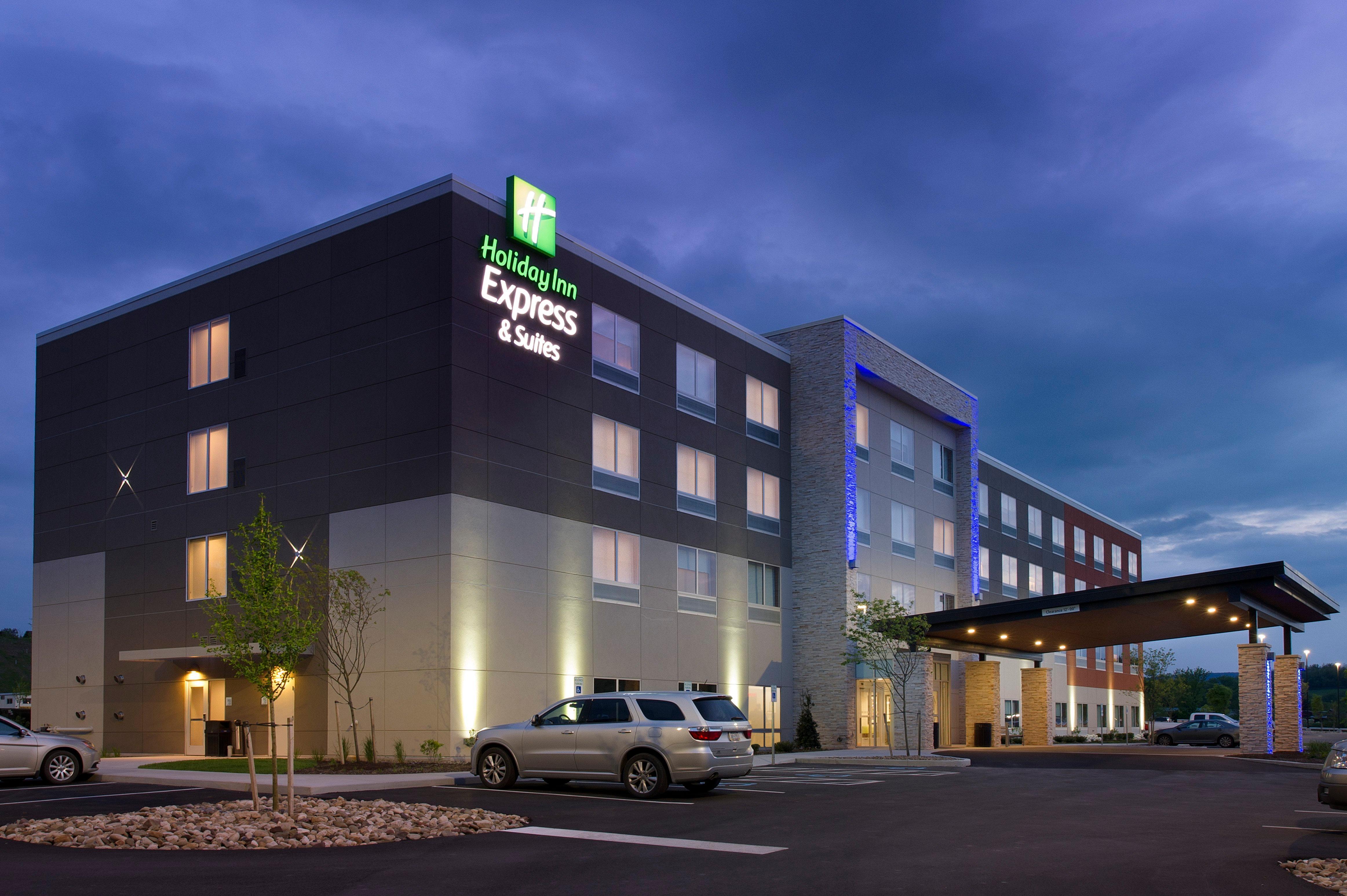 Holiday Inn Express & Suites By Ihg Altoona By Ihg Exterior photo