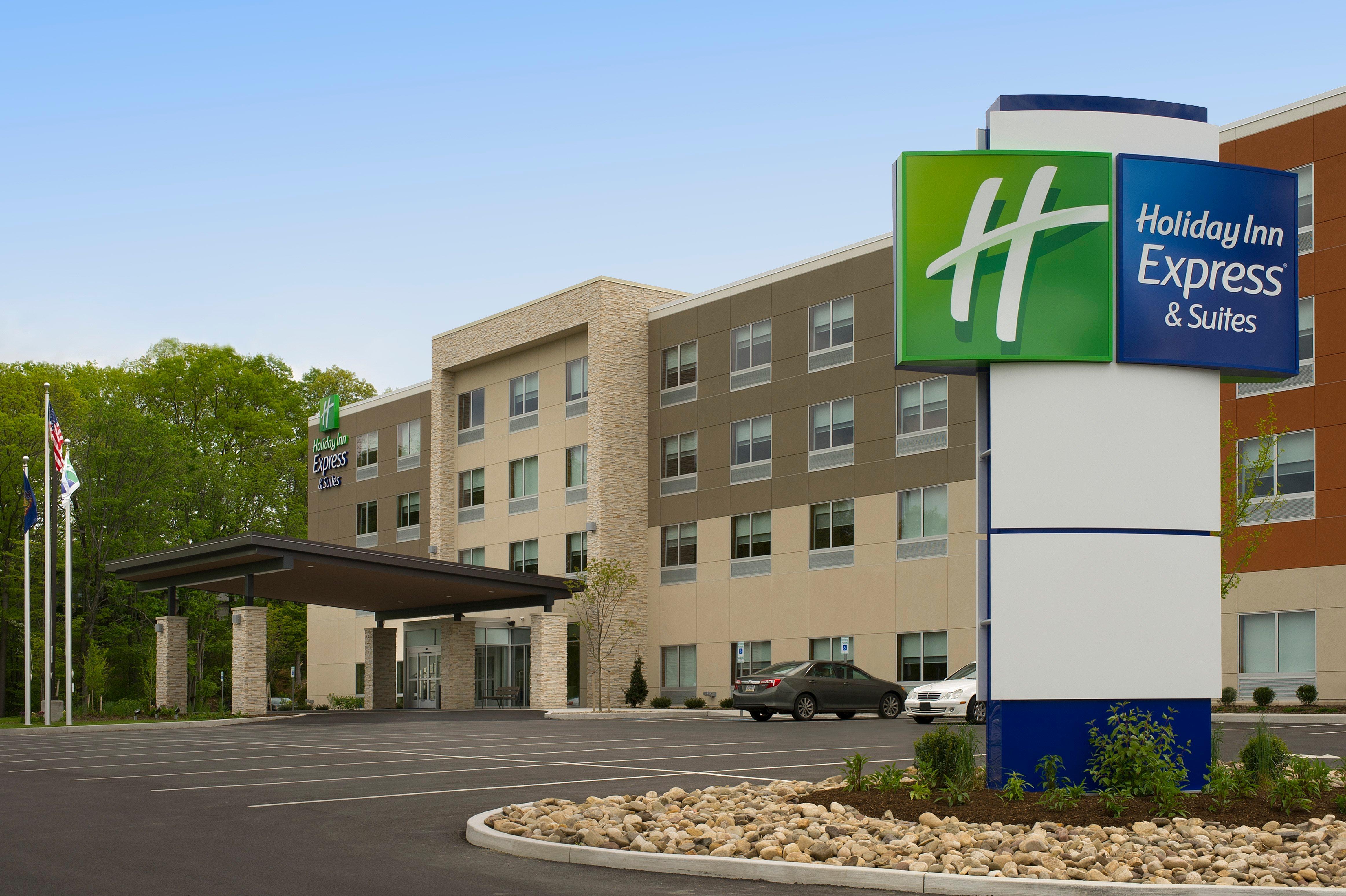 Holiday Inn Express & Suites By Ihg Altoona By Ihg Exterior photo