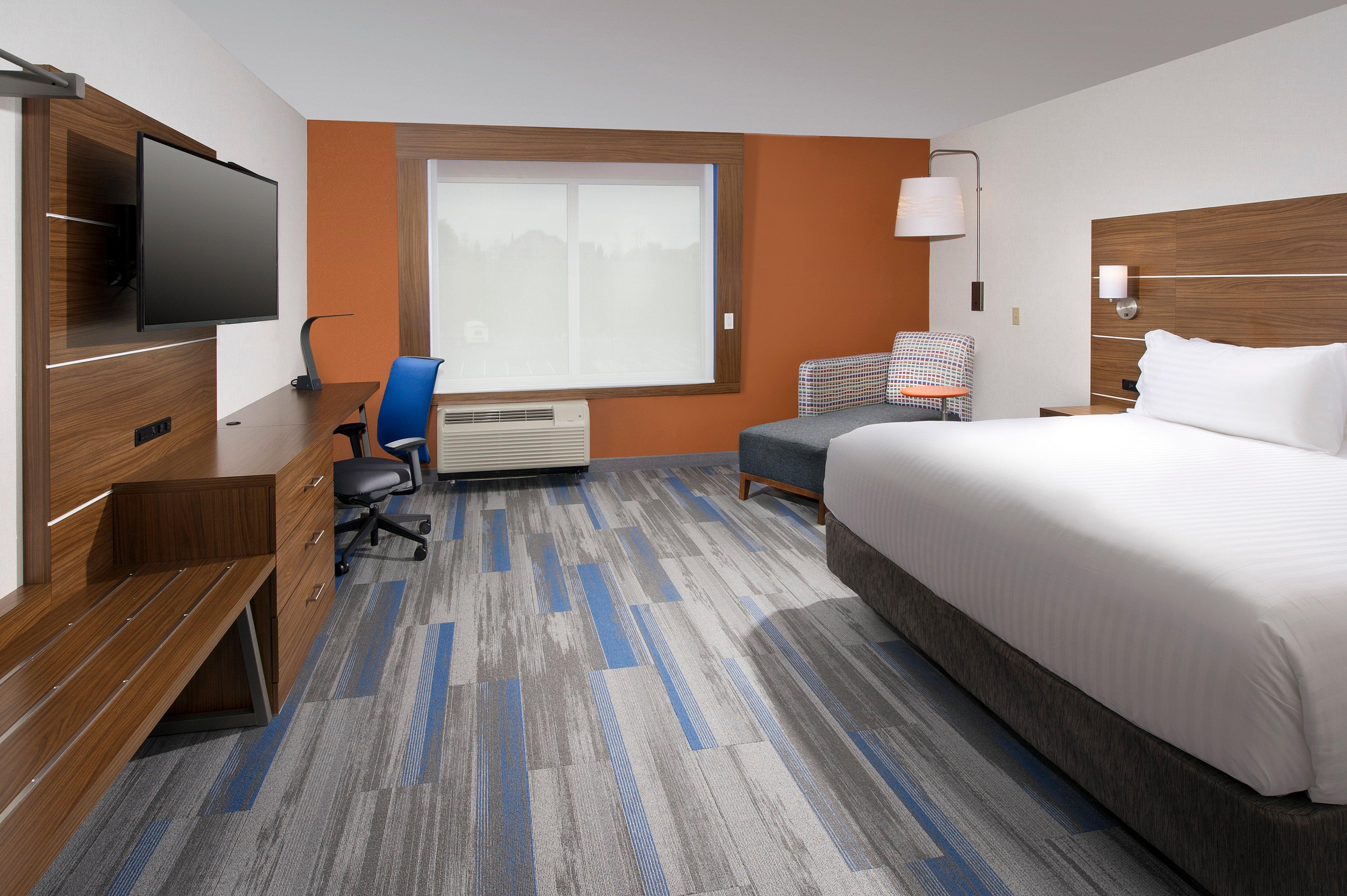 Holiday Inn Express & Suites By Ihg Altoona By Ihg Exterior photo