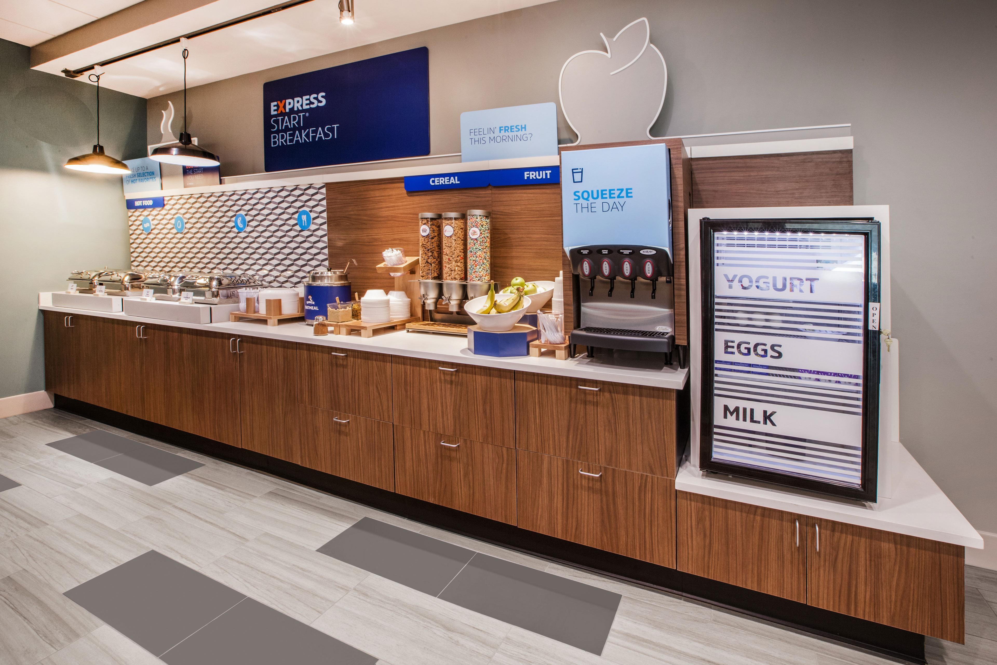 Holiday Inn Express & Suites By Ihg Altoona By Ihg Exterior photo