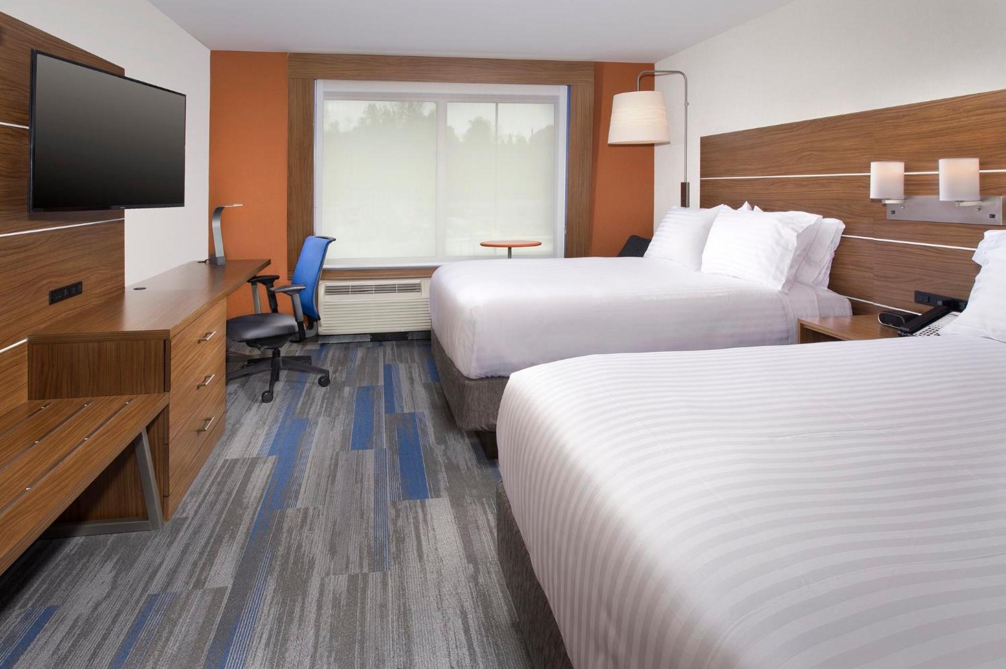 Holiday Inn Express & Suites By Ihg Altoona By Ihg Exterior photo