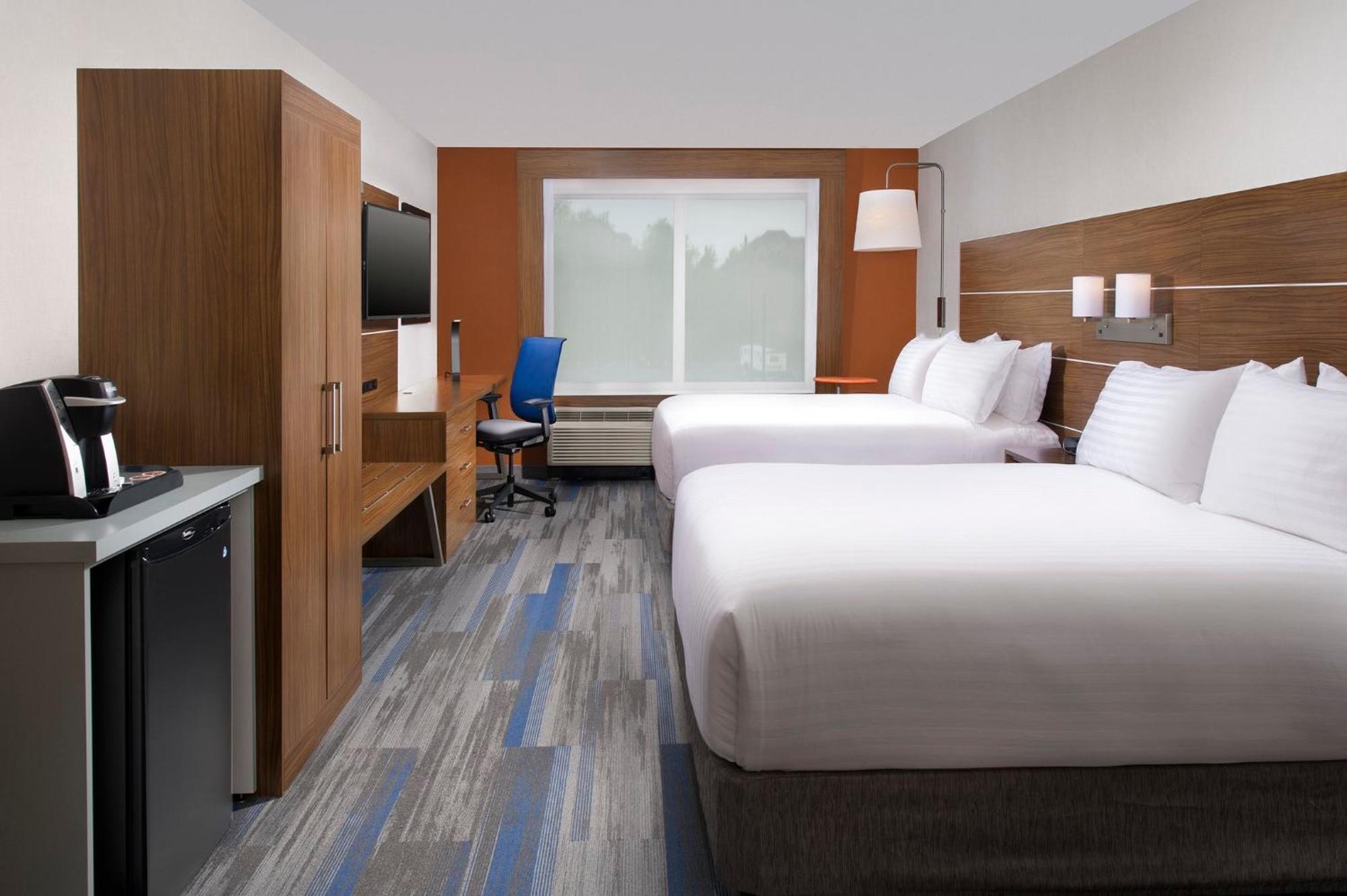 Holiday Inn Express & Suites By Ihg Altoona By Ihg Exterior photo